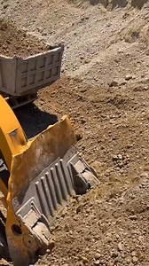 CAT 5090B executing bottom to top digging with consistent full bucket truck loading 💪⚙️ #CAT5090B #ExcavatorLife #HeavyEquipment #MiningOperations #Earthmoving #fyp #fblifestyle | Heavy Machines Zone