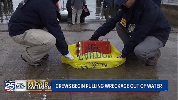 Salvage crews recover engine, large portion of jet from river after deadly air collision near DC