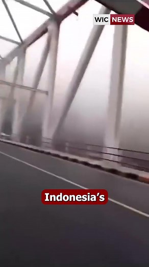 Indonesia has raised the alert level for Mount Semeru to the highest level after a major eruption sent pyroclastic flows racing down the volcano’s slopes. Residents have been told to remain at least 8 km away, while people living near the Besuk Kobokan river corridor are urged to stay 500 meters from the banks due to the risk of volcanic debris. #MountSemeru #Indonesia #VolcanoEruption #SemeruUpdate #BreakingNews #JavaIsland #StaySafe #DisasterAlert #wicnews | WIC News