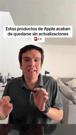 Si tienes un iPhone, iPad, Mac o cualquier otro producto de Apple, presta mucha atención. Apple acaba de dejar fuera de las futuras actualizaciones a varios de sus dispositivos y algunos siguen siendo muy populares. 😳 En este video te mostraré exactamente cuáles son los productos de Apple que ya no recibirán nuevas funciones ni las próximas versiones del sistema. Quédate hasta el final porque hay dispositivos en la lista que nadie esperaba ver tan pronto y podrías tener uno de ellos. #Apple #iP