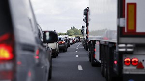 A13 : un accident entre quatre bus transportant des militaires fait des dizaines de blessés