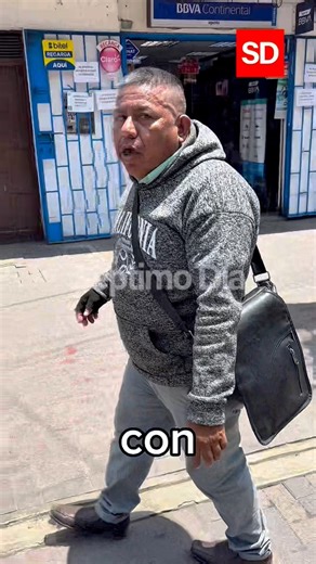 🚨 #ALERTA | Mujer encara a presunto estafador que intentó engañarla con el “cuento de la falsa lotería” en el distrito de Chancay. Al verse descubierto, el sujeto se tragó el papel que utilizaba para cometer la estafa. | Séptimo Día