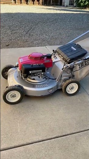 Honda HR214 Walk Around (Most Reliable Mower Ever!)