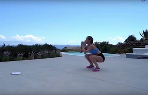 You don’t get the ass you want by sitting on it, babes 🍑 Comment below if you are ready to train with us on Monday! Haven’t got your guide? Click here to get instant access http://bit.ly/BBSTARTNOW | BodyBoss Method