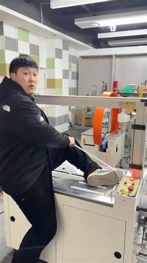 Cardboard boxes are a ruthless packer—fast and accurate!#Fully Automatic Packaging Machine.