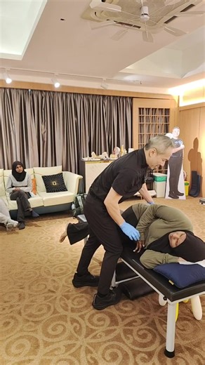 CLM TIT TAR Awareness Day. Master Chris Leong Performed TIT TAR Method to his fans and give awareness to others at Pavilion Premium Branch Bukit Jalil (Part3) 18/12/2025 Interested in Private Events, Ambassador Opportunities, or Business Proposals? For more information or to book a slot with Master Chris Leong , contact us at : 📱 60 14 3333 039 https://wa.link/o8fi4e 🗺 Landmark: Look for HYATT PLACE KUALA LUMPUR (Roundabout) 📍 CLM Pavilion 2 Premium Outlet Booking: Google Maps: https://goo.gl