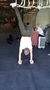 Hanging upside down with Andrii Bondarenko, the handstand master of Cirque du Soleil. This was with no warmup. | Tim Ferriss