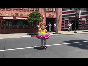 Fancy Nancy, Vampirina parade