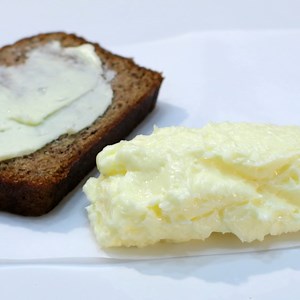 RECIPE: https://www.inthekitchenwithmatt.com/easy-homemade-butter Learn how to make butter at home using a jar! Homemade butter is awesome! #butter #homemadebutter | In The Kitchen With Matt