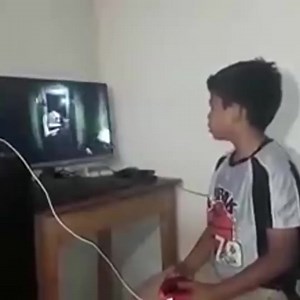 5.3M views · 97K reactions | Quando você tem 10 anos de idade e pede pra jogar Resident Evil 7... | Reviews de Games | Facebook