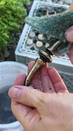 You can paint your dresser hardware. Here’s how to do it!