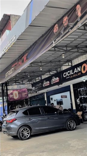 Modifying the Honda City HB by replacing the Tikala R17 Black Chrome HSR rims #velgracing #carmod...