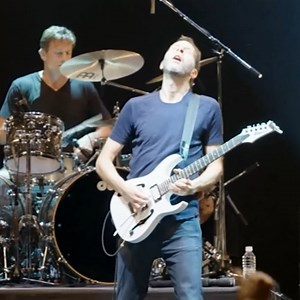 Paul Gilbert - "Scarified" (Zepp Tokyo 2016) #guitarsolo #guitar #paulgilbert #ThomasLang | Shred Music TV