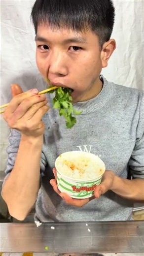 烤鱼里的青菜也入味，配饭刚刚好