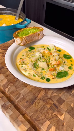 Kai Kani on Instagram: "Shrimp & Cod Chowder with Roasted Corn, Leek Oil and Green Garlic Bread Shrimp Stock 1 tb avocado oil shells from 2 lb shrimp 1 tb tomato paste 1 shallot, small dice 1 small carrot, diced 1 stalk celery, diced 8 c water 1 small bunch parsley stems 1 bay leaf 3 sprigs thyme Chowder 2 tb avocado oil 2 tb unsalted butter 1 small yellow onion, finely diced 1/2 large leek, light green / white parts, thinly sliced 2 ribs celery, finely diced 3 garlic cloves, minced 1 tb fresh t