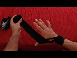 Due bendaggi “hand wraps” bende o fasce per le mani negli sport da combattimento (kick boxing)