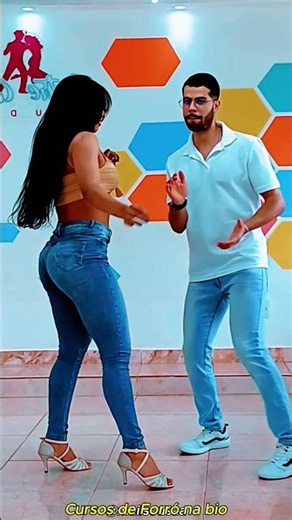 THEY DANCE SO WELL TO THIS PISEIRO @mailsousaa