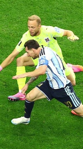 Austrian Goalkeeper Regrets Celebrating in Front of Messi Before 90 Minutes