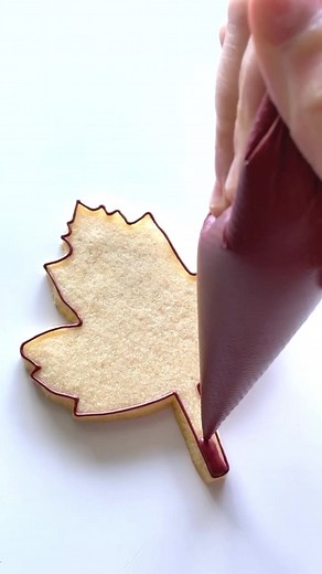 36M views · 460K reactions | Another fall cookie for your timeline ☁️☕️李 .......#fallcookies #fallcookies #leafcookies #fall #autumn #cookiedecorating #cookievideos #satisfying #oddlysatisfying #sugarcookies | Frosted Art by Hannah | Facebook
