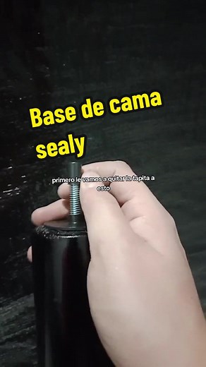 Cómo colocar las patas de una base de cama fácilmente