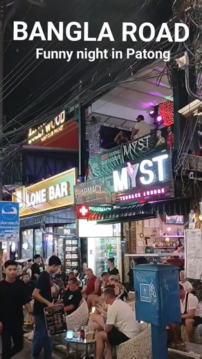 Bangla Road transforms into a vibrant, pedestrian-only street after sunset, buzzing with energy. 😎 #banglaroad #banglaroadphuket #patongbeach🌴 #patongbeach #PhuketVibes #thailandtravel #phuketisland #TravelDeals #fblifestyle #thailandtrip | Thailandia Phuket