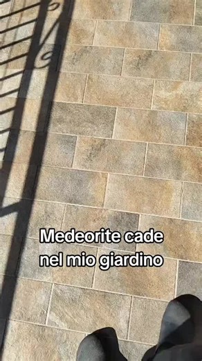 Meteorite nel giardino: filmato, segni e possibili incisioni aliene