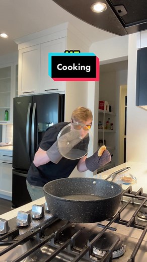 Me Cooking Vs. My Mom (@laserluca)