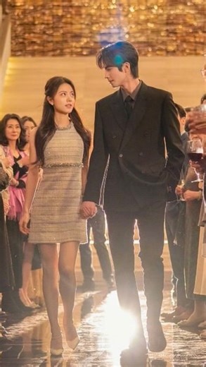 KDRAMA | CDRAMA on Instagram: "rich x rich couple😙💰 Drama: #ShineOnMe 骄阳似我 Genre: Romance Country: China Episodes: 36 Cast: #ZhaoJinMai #赵今麦 as Nie Xiguang #SongWeiLong #宋威龙 as Lin Yusen Plot: This is a romantic story of Lin Yusen and Nie Xiguang. Nie Xiguang transitions from college to career, experiencing a crush on Zhuang Xu during university. In the workplace, she meets Lin Yusen, a former surgeon in the solar industry. Despite initial misunderstandings, her warmth captivates Lin Yusen, le