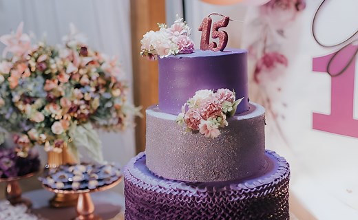 Bolo de 15 anos: 105 ideias e tutoriais que são um sonho