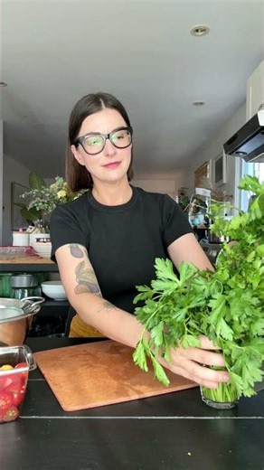 High fiber farro + zucchini salad #easyveganrecipes #guthealthrecipes