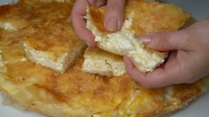 Delicious recipe: Baked cheese pie with phyllo dough Cheese pie Ingredients: Fillo pie sheets 2 eggs 2 tablespoons of cream 30 gr of melted butter. Filling: 500 gr of cottage cheese. 3 eggs. 3 spoons of cream salt In the oven for 40 minutes at 180 degrees Celsius | Rhapsody Food