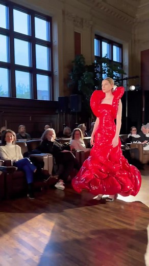 Baby Lock sergers are at the cutting edge of fashion- they help designers create professional-quality pieces more efficiently. In support of the Sam Fox School of Design & Visual Arts, Washington University in St. Louis 's 94th annual fashion show, Baby Lock provided designers with Baby Lock Victory sergers to create their garments. These designers represent the future of fashion, and the strong visual arts community in St. Louis, MO. https://bit.ly/3MVFWh #SamFoxSchoolofDesignandVisualArts #Was