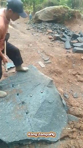1M views · 2.4K reactions | NATURAL STONE Two-Step Technique for Splitting Large Rocks #natural_stone #naturalstone #tradisional_manufacture #back_to_nature #stone_quarry #stone #quarry #diy #tutorial | Kang Jampang | Facebook