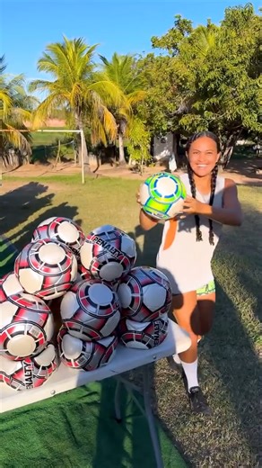 Desafio da garrafa acerte a garrfa e ganha balo⚽🥳💯🙌 #bricadeiras #DESAFIO #desafiotiktok #jogo #brincadeiras #flourpower #strategy #prek #brainteaser #upcomingevents #superbowl #librarycard #footballrankings | desafios Super Equipe