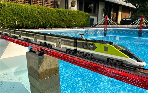 【乐高轨道】自家泳池搭建乐高列车轨道