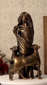 New Goddess joins the statue family - Inanna! ♡ Inanna is the ancient Sumerian goddess of love, war, fertility, and the morning star. One of the oldest known deities, she embodies divine paradox, both nurturing and fierce, sensual and strategic, radiant and shadowed. As queen of heaven and earth, she rules with unmatched boldness and intensity. Inanna is often depicted with lions, who are symbols of her power, courage, and sovereignty. These lionesses represent not only her command over wild for