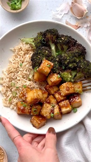Easy Honey Garlic Tofu With Soy & Sesame