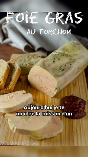 Foie gras mi-cuit au torchon (et au bouillon) Je te propose la recette du ‘vrai’ foie gras au torchon, sans l’emballage rassurant de film alimentaire qui assure souvent une belle tenue au foie, et au prix d’une petite perte de gras qui s'échappera à travers le mailles du tissus! Et tant qu’à cuire le foie en contact avec le liquide, autant que ce soit dans un délicieux bouillon de volaille qui apportera un surplus de saveurs au foie mi-cuit. Ingrédients: 1 foie gras cru de 400-450g 8gr de sel de