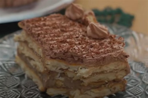 Keks torta bez pečenja od samo 6 sastojaka: Lako se seče, a sprema se za 15 minuta, kremasta i savršena za slavu!