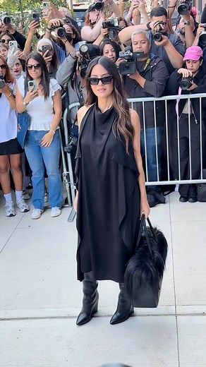 Olivia Munn arriving to Michael Kors Fashion Show in NYC 2025 #olivia #oliviamunn #michaelkors #nyfw #entertainment #afrazexplores #newyork #nyc #fashion Olivia Munn | Afraz Explores