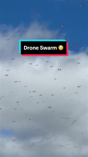 Drones entering their final grid 😳 #droneshow #dronelightshow #dronelight #bts #dronecompany #dronecommunity #dronebusiness #droneswarm #worththewait #viraltiktok #foryoupage #fyp #nightsky #lightshow #drones #viralvideo #viral #behindthescenes