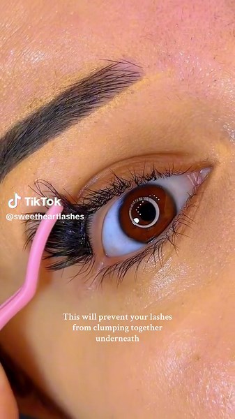 Are your cluster lashes looking clumpy? MAKE SURE TO DO THIS WITH YOUR BOND. You can also apply the bond directly on the clusters instead for a more precise application❤️#diylashes#clusterlashes#lashclusters#wispylashes how to apply lash bond wispy clusters tutorial