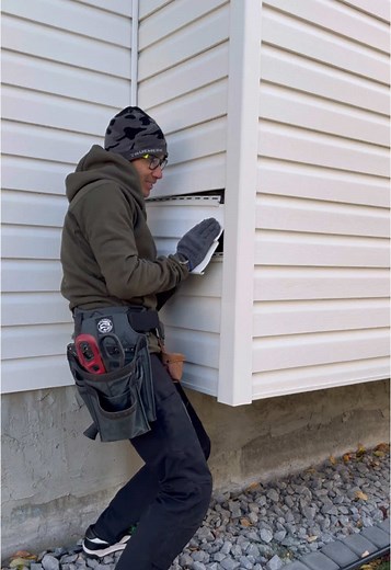 Simple Guide to Replacing Broken Siding Panels