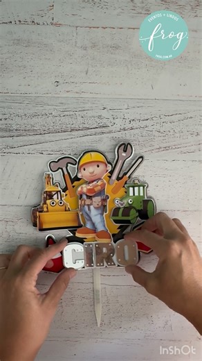 Romi Mon on Instagram: "¡Nueva sección en Frog Creativo! 🐸✨ Cada lunes te muestro un paso a paso de mis trabajos 🎨 Hoy: topper de Bob el Constructor 👷‍♂️🎂 Decime qué te gustaría ver la próxima semana 👇🏻"