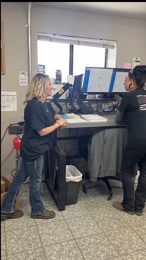 When everyone but the service writer is busy. #sharpdrivers #sharptransportation #sharpcares #bestcompanies #drivesharpsmart #nowhiring | Sharp Transportation