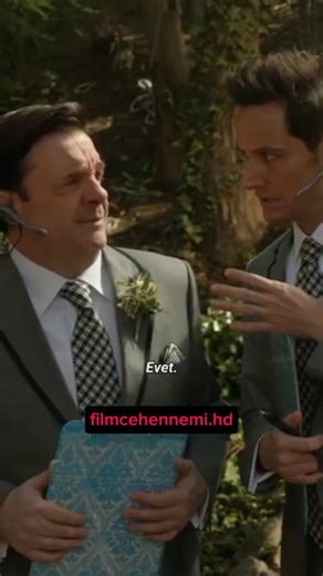 film cehennemi on Instagram: "🎬 Modern Family ( Dizi ) Bir aile düşünün. Sizden yaşça hayli küçük ve güzel bir eşiniz ve onun babalık yapmaya çalıştığınız oğlu. Her biri birbirinden dertli, üç çocuğu olan kızınız ve partneriyle beraber evlat edinmeye karar veren eşcinsel oğlunuz. Böylesi bir aile portresinden, elbette komediden başka bir şey çıkmaz. #movies #film #movie #dizi #family #love #ai̇le #çocuk #kids #komedi #funny"