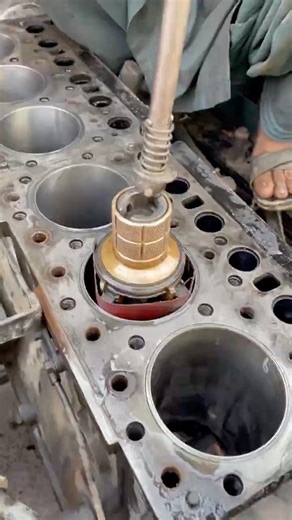 How Liner polishing cylinder head #engineblock #sleeve #polish #repair #shorts #foryou #skills
