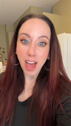 Julie Story on Instagram: "Alexa argues with you now and is snarky as she talks back. 😫😫😫The way this isn’t even an exaggeration 😫😫😫 #alexa #comedian #comedy #funny #ai"