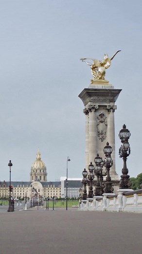 The new Tank Française reflects a creative conviction, capturing the watch's radical shape, simplifying its essential lines and stripping them of all embellishment to return to the legend’s origin. #CartierTank http://ms.spr.ly/61809lnVy | Cartier