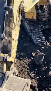 21K views · 643 reactions | Cat 390D loading in action #excavator #heavyduty #haevyequipment #heavymachinery #earthmovers | HeavyBuild Project | Facebook